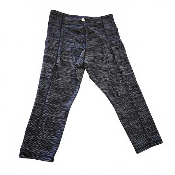 Tek Gear Women's Activewear Leggings Size XL Black and Gray Workout Capri Pants - Picture 2 of 6